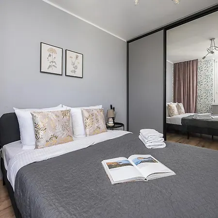 Lumina I 4-room With Parking & Balcony アパート